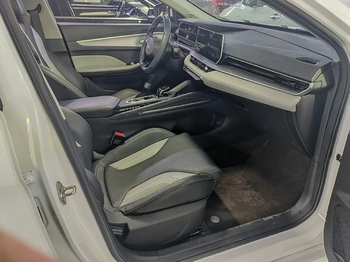 2022 Geely Binray 1.5T 181HP L4 7DCT,autocango,china used car exporter,china ev exporter,chinese used car exporter,chinese used ev exporter