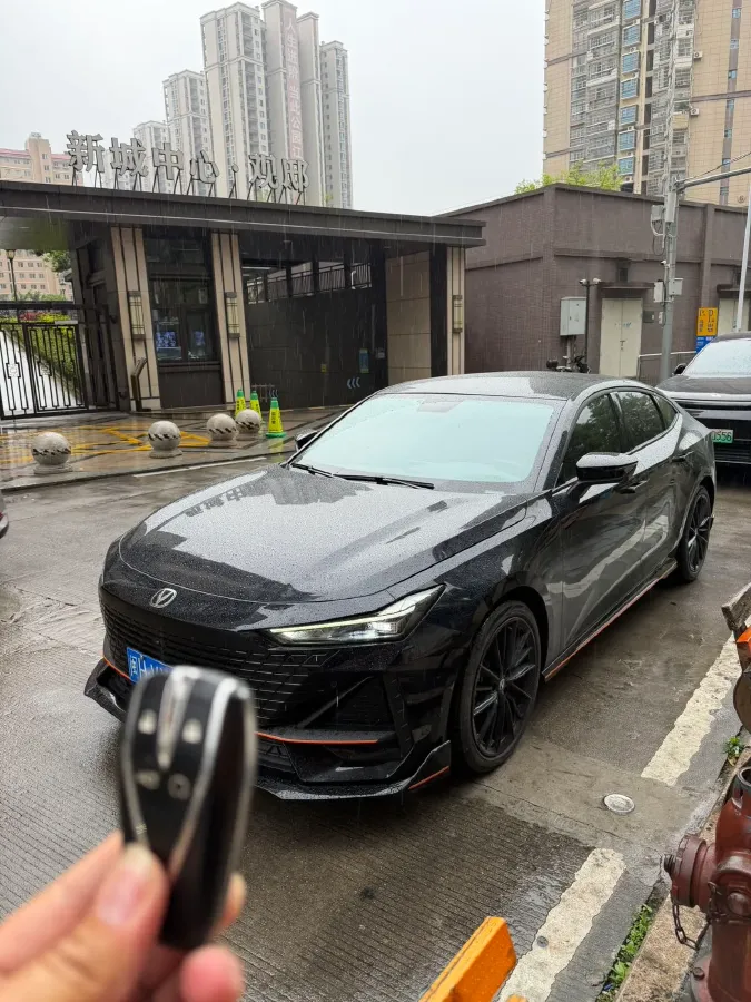 2022 ChangAn UNI-V 1.5T 188HP L4 7DCT,autocango,china used car exporter,china ev exporter,chinese used car exporter,chinese used ev exporter