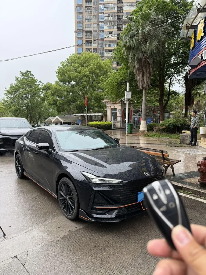 2022 ChangAn UNI-V 1.5T 188HP L4 7DCT,autocango,china used car exporter,china ev exporter,chinese used car exporter,chinese used ev exporter