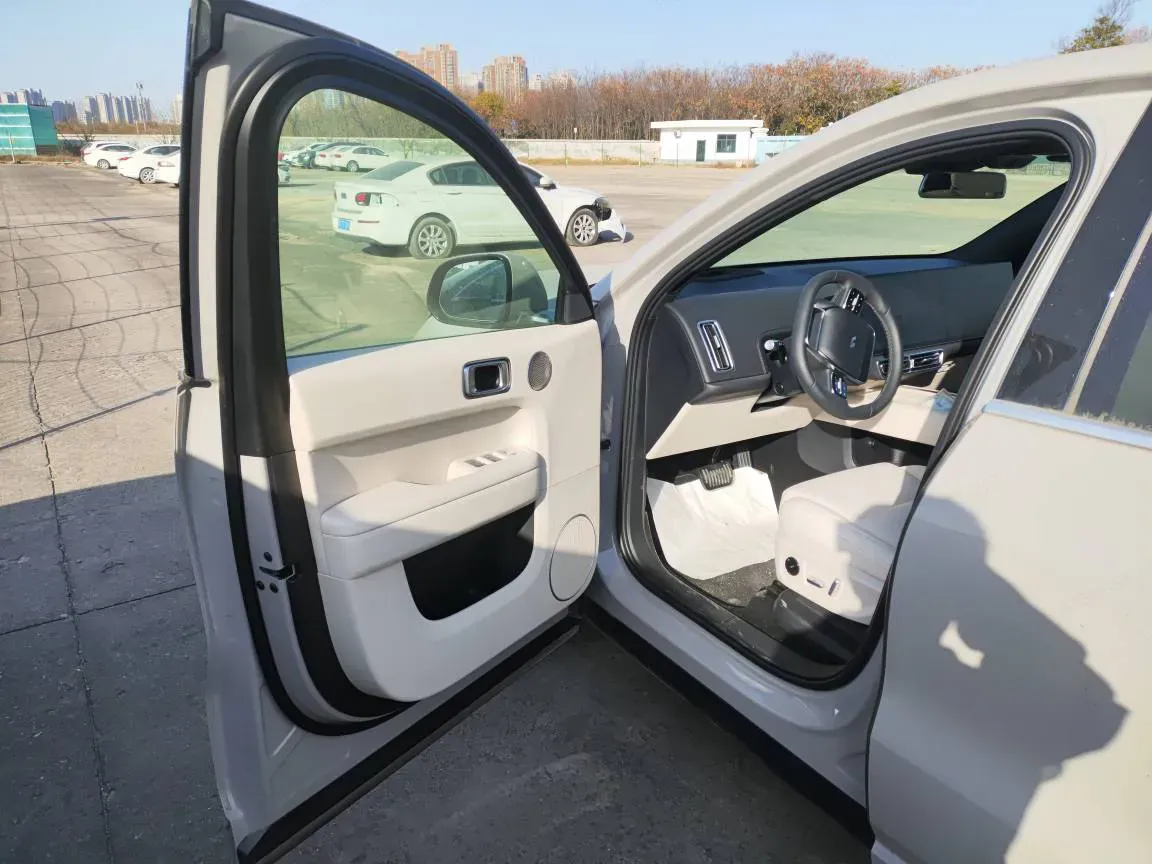 2024 Li L6 Range Extended 154HP L4 REEV 36.8KWH,autocango,china used car exporter,china ev exporter,chinese used car exporter,chinese used ev exporter