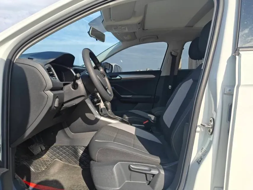 2022 Volkswagen T-Roc 1.4T 150HP L4 7DCT,autocango,china used car exporter,china ev exporter,chinese used car exporter,chinese used ev exporter