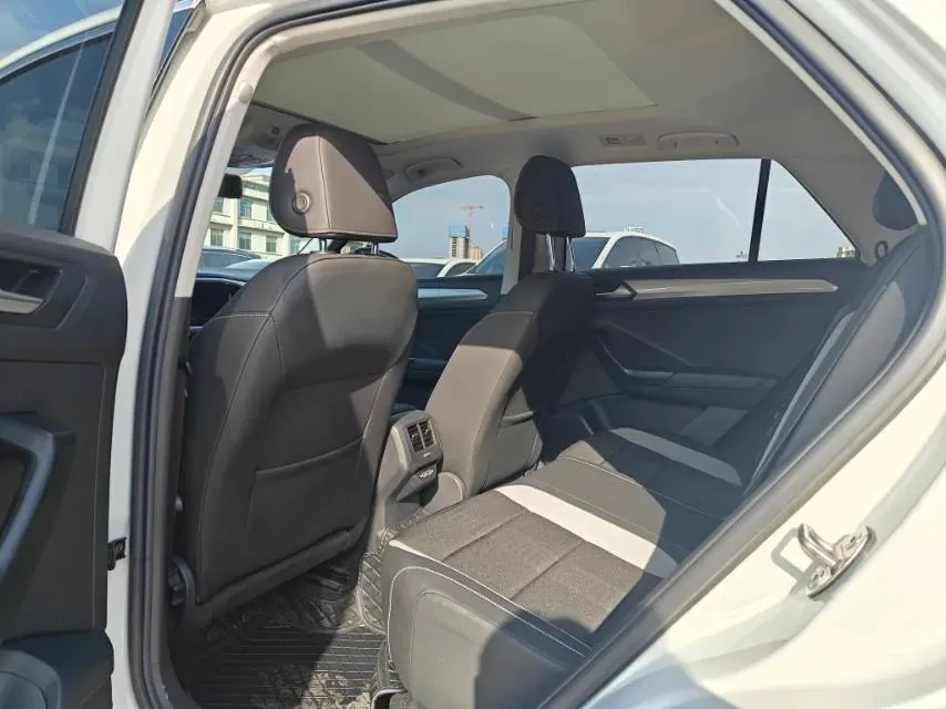 2022 Volkswagen T-Roc 1.4T 150HP L4 7DCT,autocango,china used car exporter,china ev exporter,chinese used car exporter,chinese used ev exporter