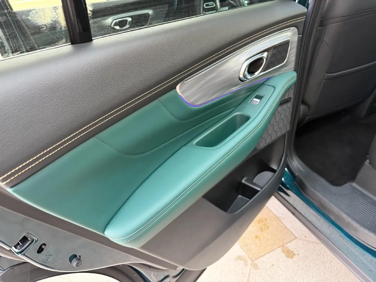 2022 GAC Trumpchi GS8 2.0T 252HP L4 8AT,autocango,china used car exporter,china ev exporter,chinese used car exporter,chinese used ev exporter