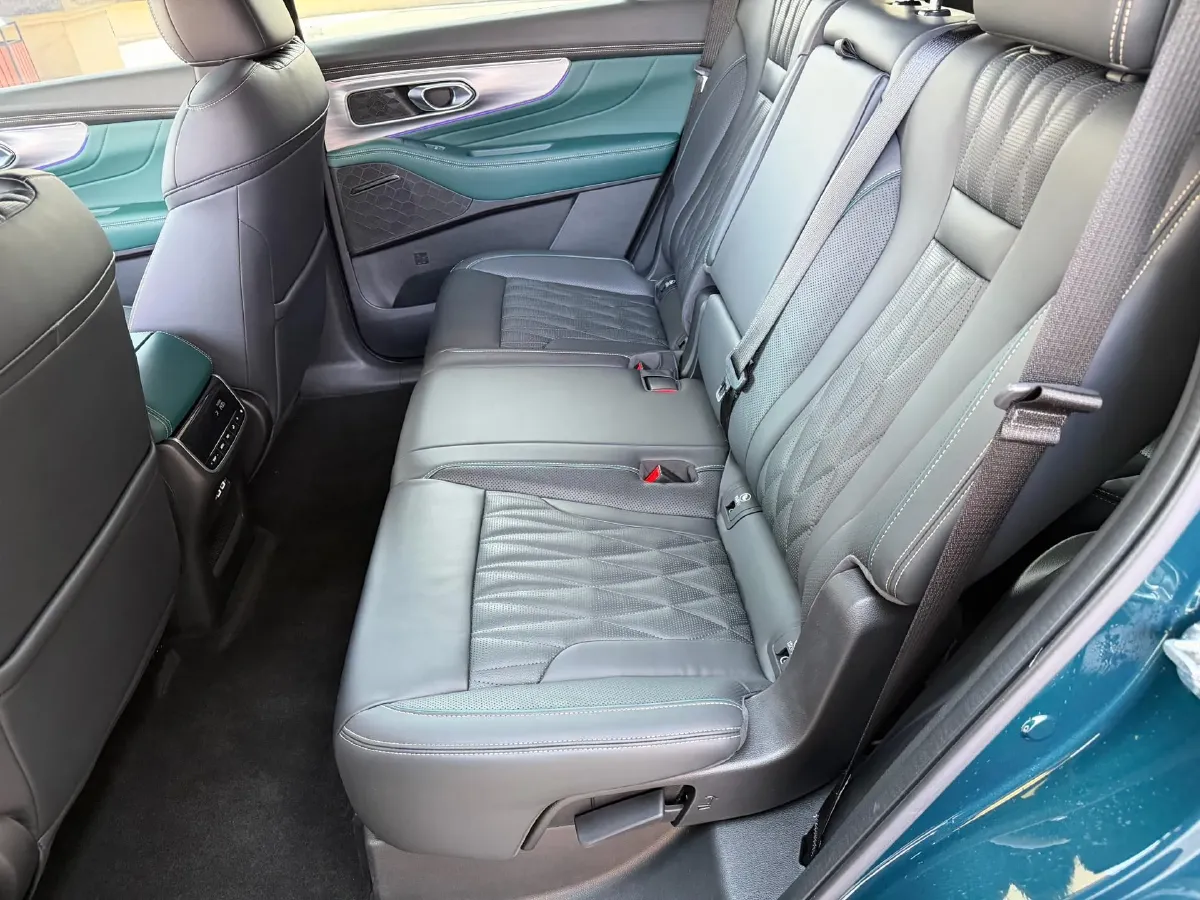 2022 GAC Trumpchi GS8 2.0T 252HP L4 8AT,autocango,china used car exporter,china ev exporter,chinese used car exporter,chinese used ev exporter