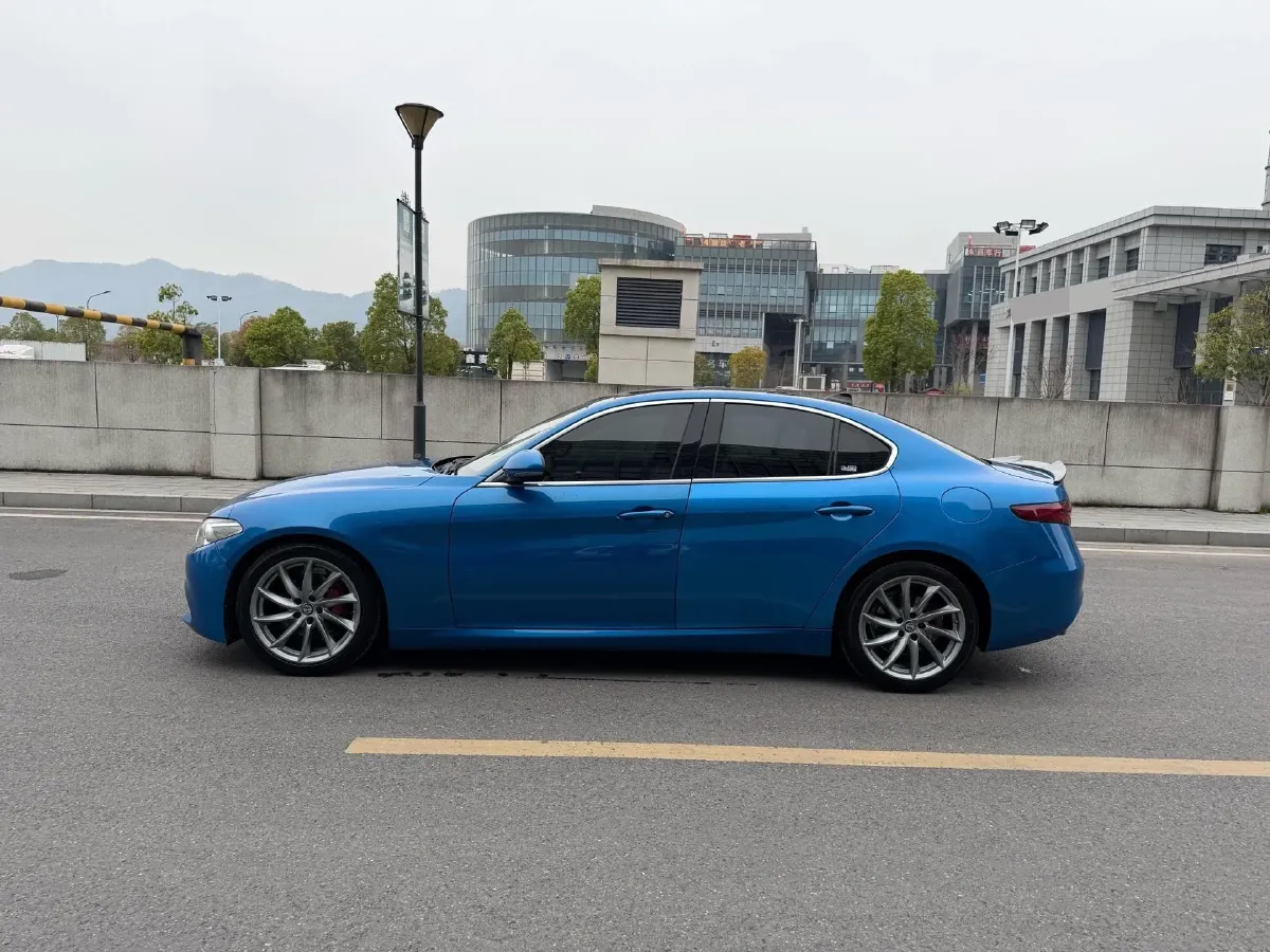 2017 Toyota Highlander 2.0T 220HP L4 6AT,autocango,china used car exporter,china ev exporter,chinese used car exporter,chinese used ev exporter