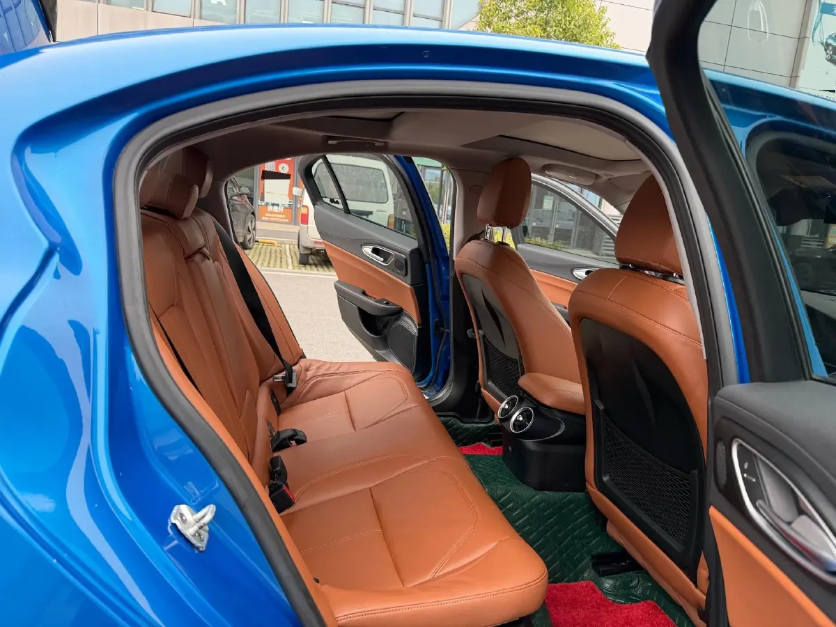 2017 Toyota Highlander 2.0T 220HP L4 6AT,autocango,china used car exporter,china ev exporter,chinese used car exporter,chinese used ev exporter