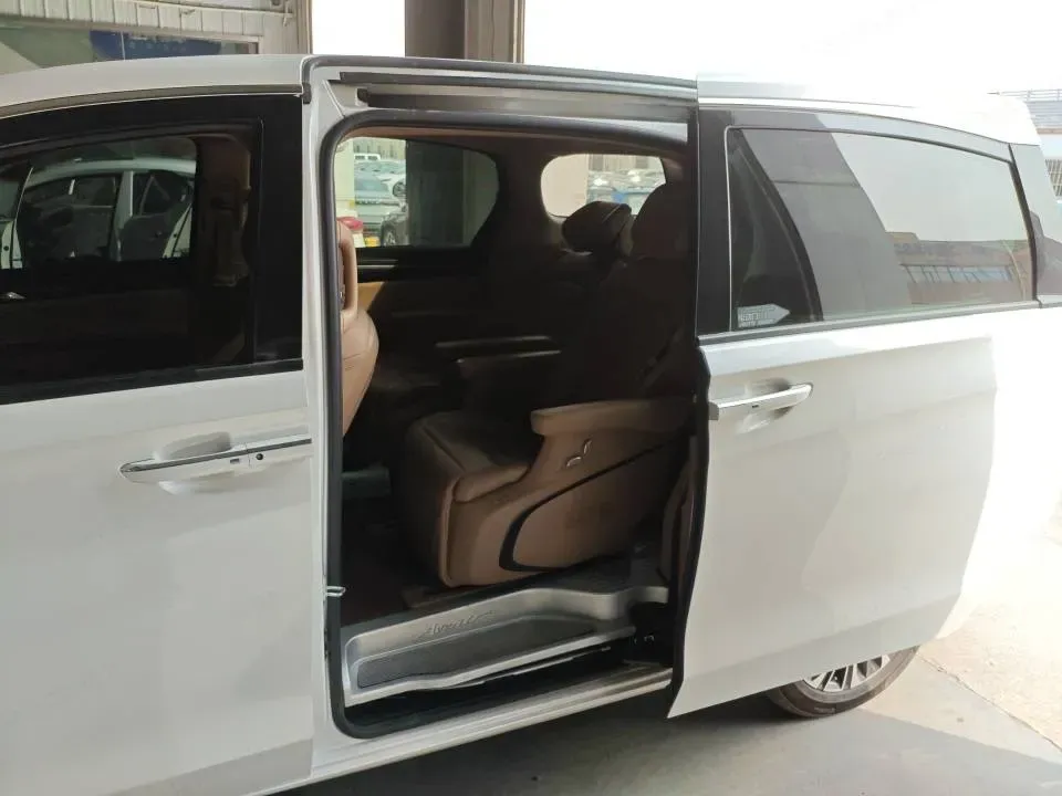 2021 Buick GL8 2.0T 237HP L4 9AT,autocango,china used car exporter,china ev exporter,chinese used car exporter,chinese used ev exporter