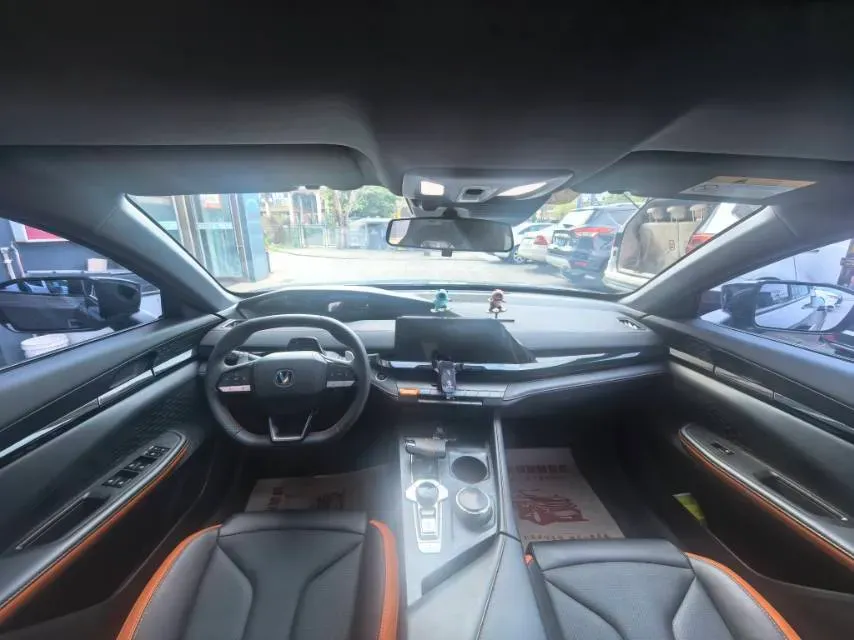 2024 ChangAn UNI-V 1.5T 188HP L4 7DCT,autocango,china used car exporter,china ev exporter,chinese used car exporter,chinese used ev exporter