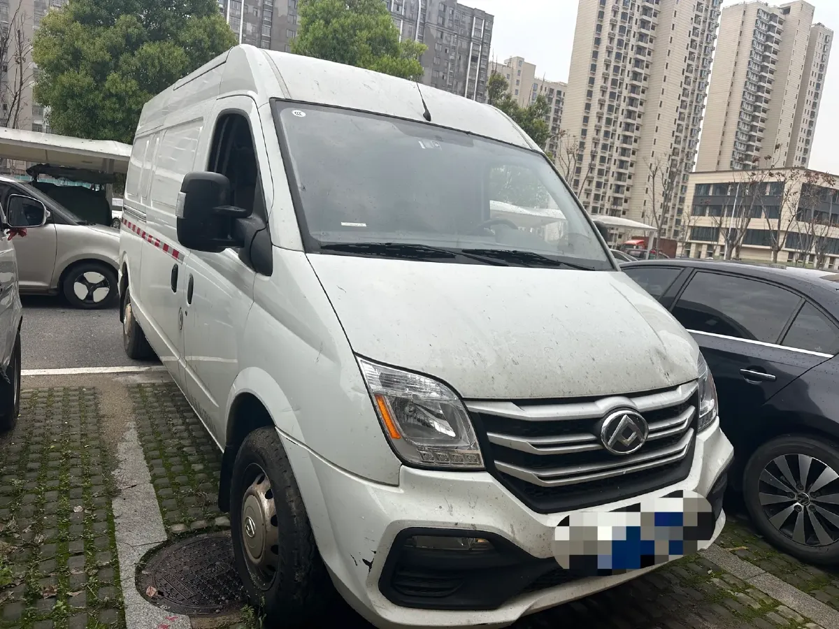 2023 MAXUS XinTu V80 2.0T 127HP L4 6MT,autocango,china used car exporter,china ev exporter,chinese used car exporter,chinese used ev exporter