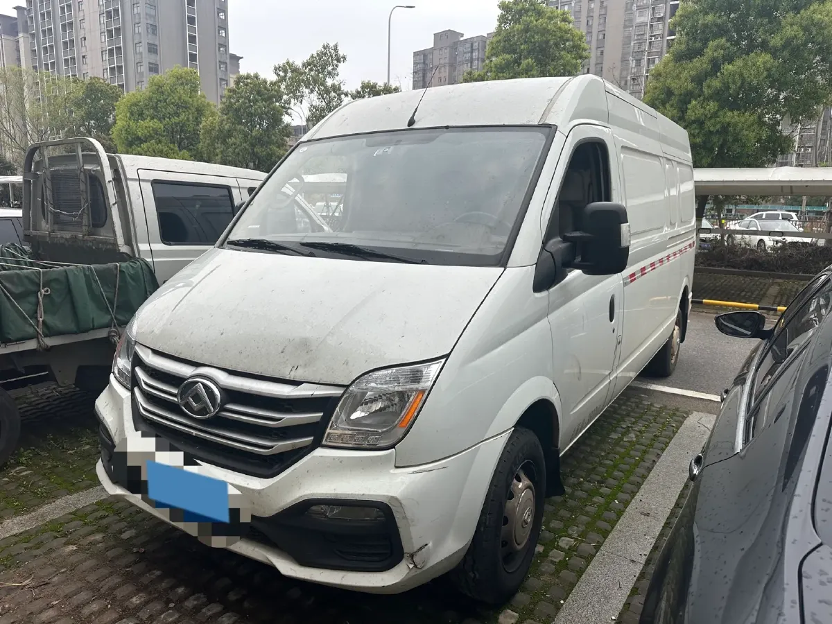 2023 MAXUS XinTu V80 2.0T 127HP L4 6MT,autocango,china used car exporter,china ev exporter,chinese used car exporter,chinese used ev exporter