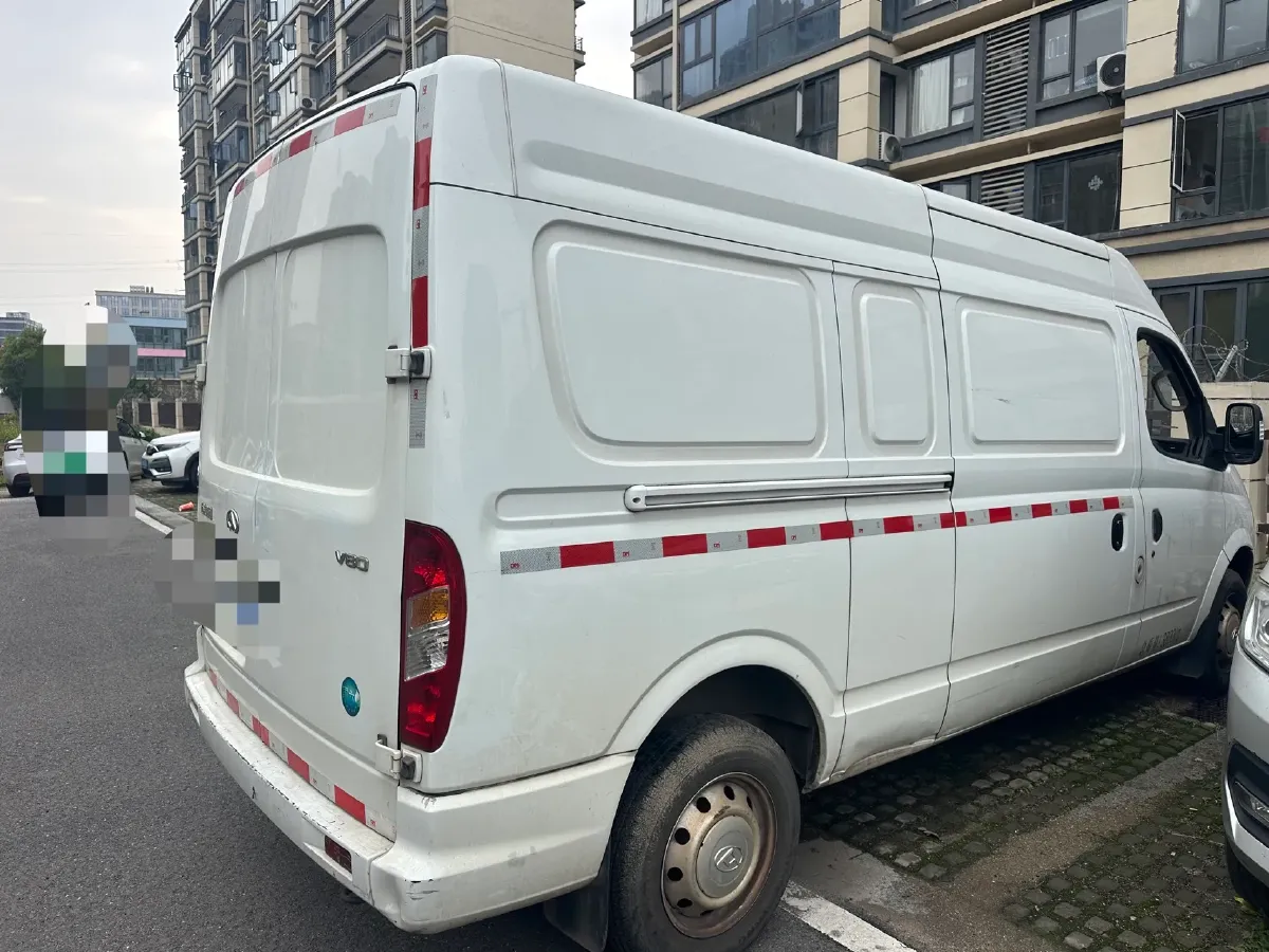 2023 MAXUS XinTu V80 2.0T 127HP L4 6MT,autocango,china used car exporter,china ev exporter,chinese used car exporter,chinese used ev exporter