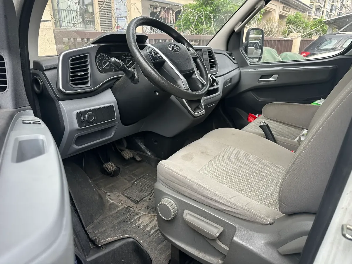 2023 MAXUS XinTu V80 2.0T 127HP L4 6MT,autocango,china used car exporter,china ev exporter,chinese used car exporter,chinese used ev exporter