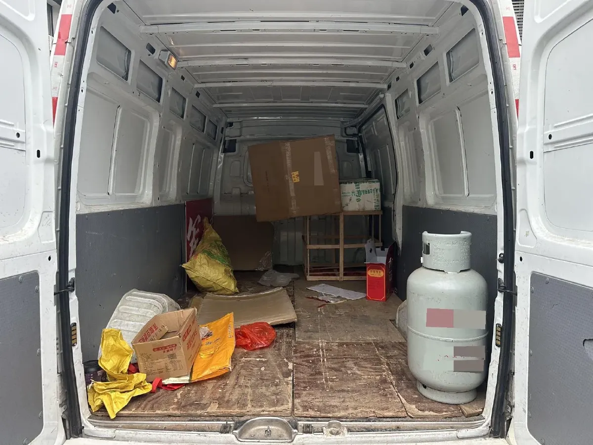 2023 MAXUS XinTu V80 2.0T 127HP L4 6MT,autocango,china used car exporter,china ev exporter,chinese used car exporter,chinese used ev exporter