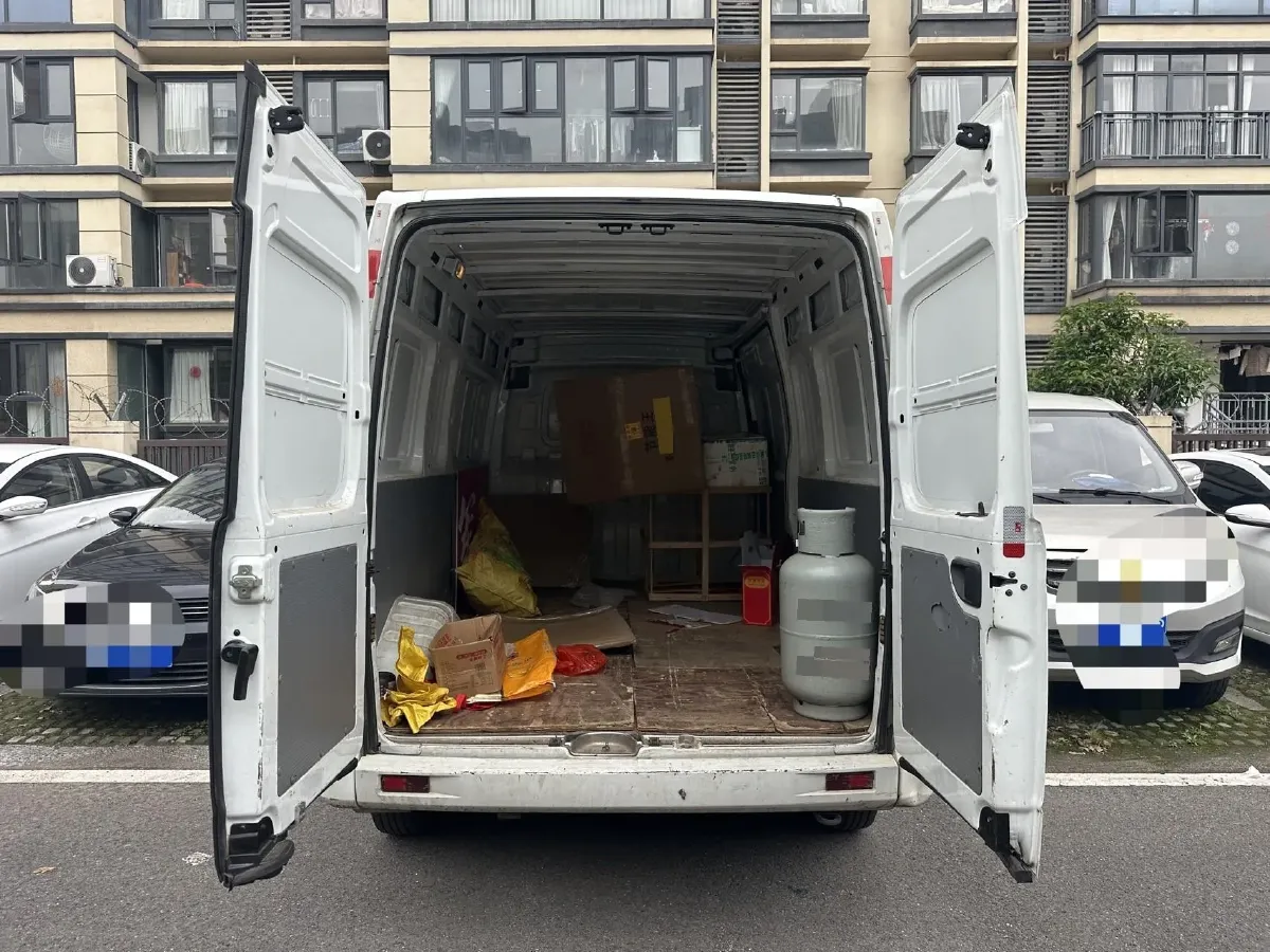 2023 MAXUS XinTu V80 2.0T 127HP L4 6MT,autocango,china used car exporter,china ev exporter,chinese used car exporter,chinese used ev exporter