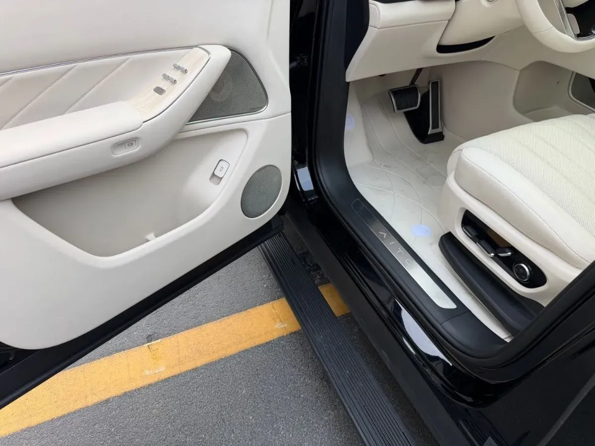 2025 AITO AITO M8 REEV 160HP REEV 53.4KWH,autocango,china used car exporter,china ev exporter,chinese used car exporter,chinese used ev exporter