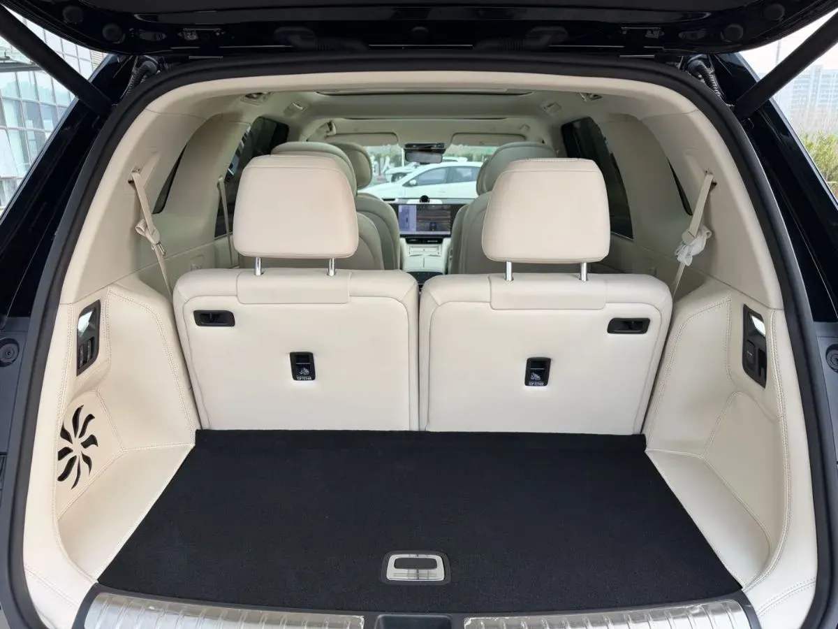 2025 AITO AITO M8 REEV 160HP REEV 53.4KWH,autocango,china used car exporter,china ev exporter,chinese used car exporter,chinese used ev exporter