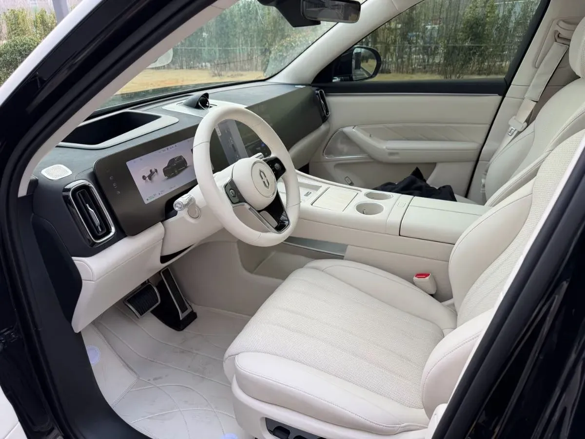 2025 AITO AITO M8 REEV 160HP REEV 53.4KWH,autocango,china used car exporter,china ev exporter,chinese used car exporter,chinese used ev exporter