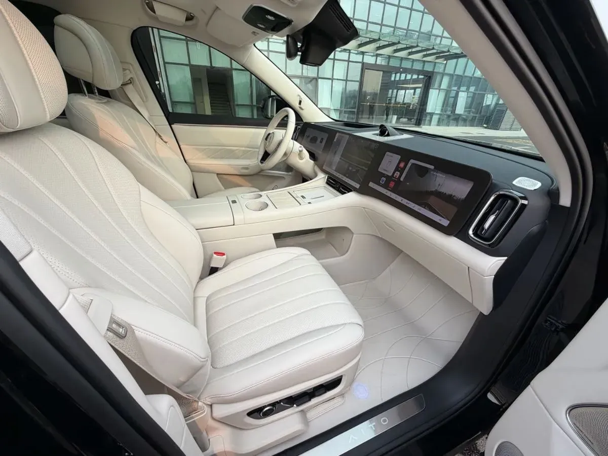 2025 AITO AITO M8 REEV 160HP REEV 53.4KWH,autocango,china used car exporter,china ev exporter,chinese used car exporter,chinese used ev exporter