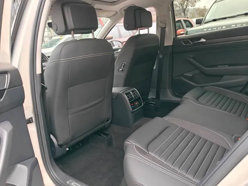 2020 Volkswagen Magotan 2.0T 186HP L4 7DCT,autocango,china used car exporter,china ev exporter,chinese used car exporter,chinese used ev exporter