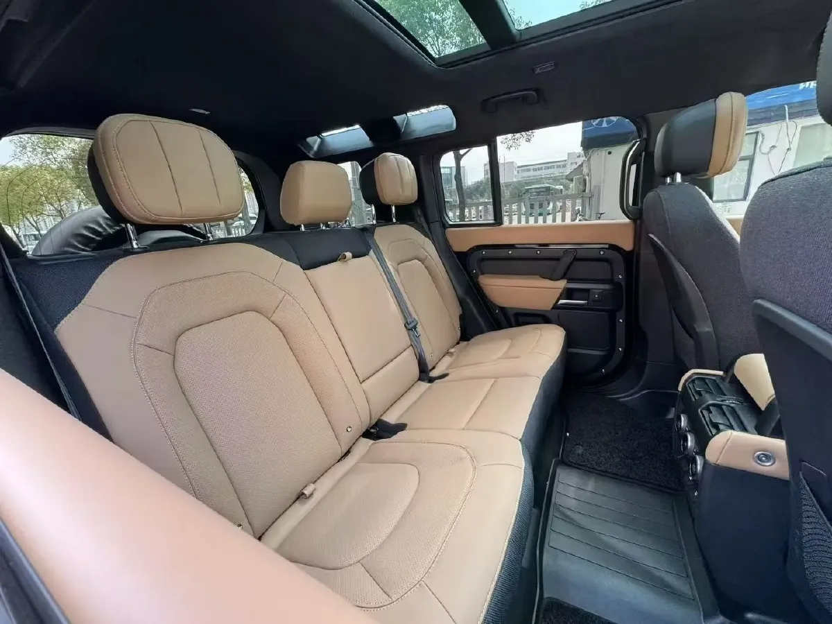 2024 Land Rover Defender 3.0T 400HP L6 8AT,autocango,china used car exporter,china ev exporter,chinese used car exporter,chinese used ev exporter