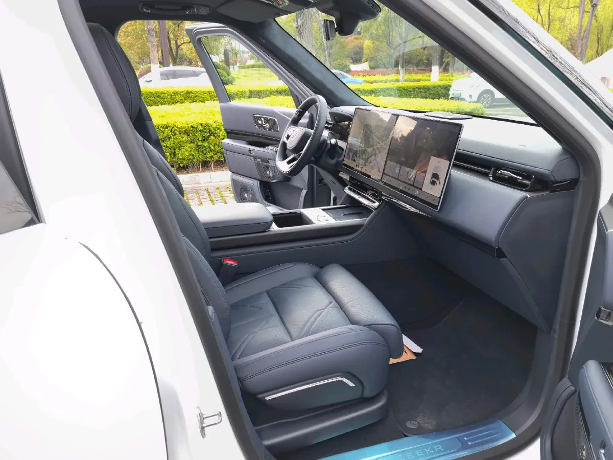 2025 Zeekr 9X 2.0T 279HP L4 1DHT PHEV,autocango,china used car exporter,china ev exporter,chinese used car exporter,chinese used ev exporter