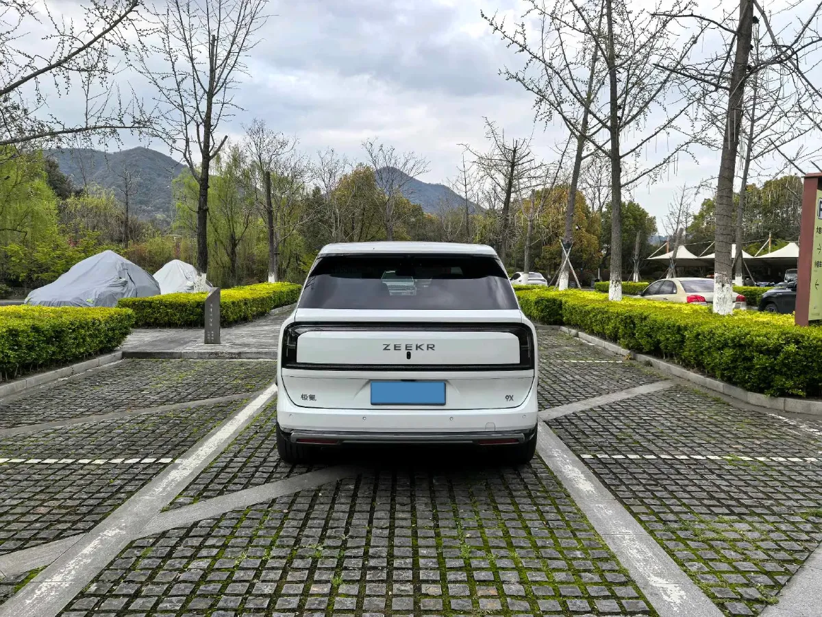 2025 Zeekr 9X 2.0T 279HP L4 1DHT PHEV,autocango,china used car exporter,china ev exporter,chinese used car exporter,chinese used ev exporter