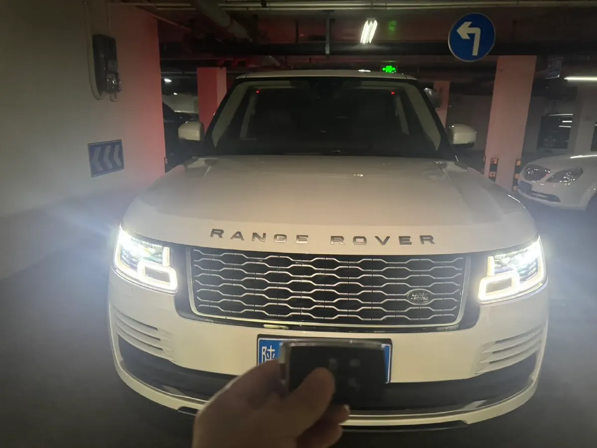 2021 Land Rover Range Rover 3.0T 400HP L6 8AT,autocango,china used car exporter,china ev exporter,chinese used car exporter,chinese used ev exporter