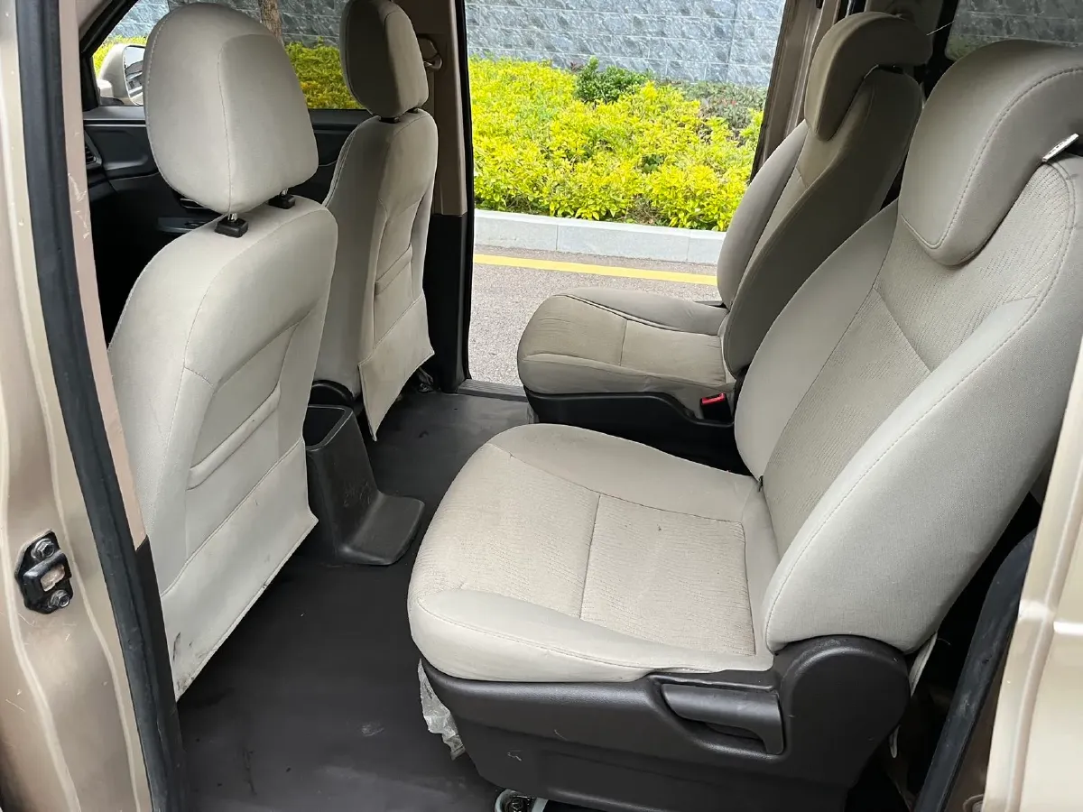 2019 WuLing HongGuang V 1.5L 99HP L4 6MT,autocango,china used car exporter,china ev exporter,chinese used car exporter,chinese used ev exporter