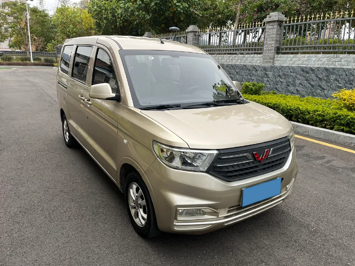 2019 WuLing HongGuang V 1.5L 99HP L4 6MT,autocango,china used car exporter,china ev exporter,chinese used car exporter,chinese used ev exporter