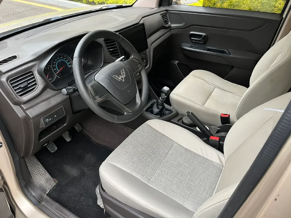 2019 WuLing HongGuang V 1.5L 99HP L4 6MT,autocango,china used car exporter,china ev exporter,chinese used car exporter,chinese used ev exporter