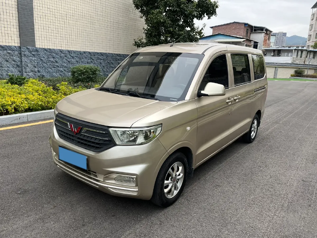 2019 WuLing HongGuang V 1.5L 99HP L4 6MT,autocango,china used car exporter,china ev exporter,chinese used car exporter,chinese used ev exporter