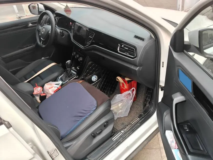 2022 Volkswagen T-Roc 1.4T 150HP L4 7DCT,autocango,china used car exporter,china ev exporter,chinese used car exporter,chinese used ev exporter