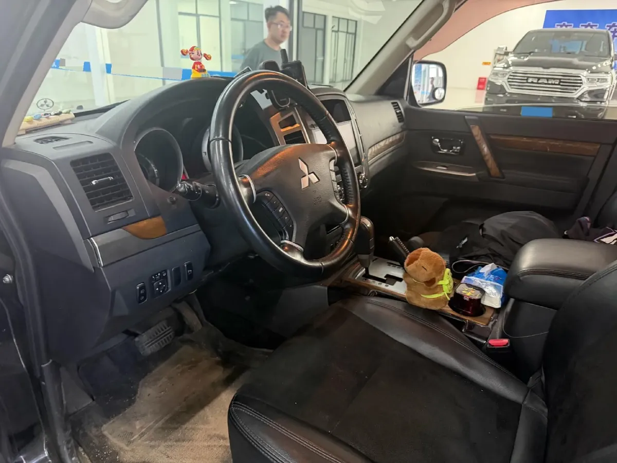 2016 Mitsubishi Pajero 3.0L 174HP V6 5AT,autocango,china used car exporter,china ev exporter,chinese used car exporter,chinese used ev exporter