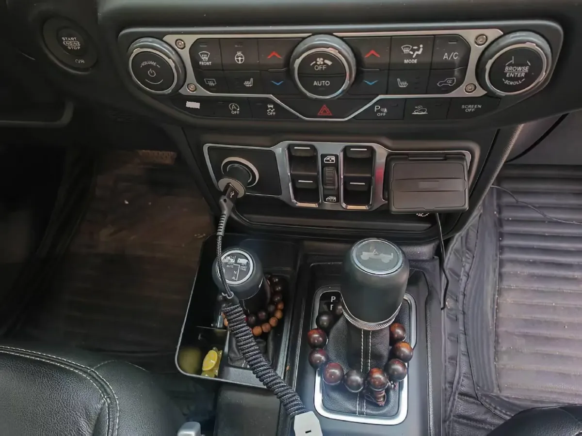 2021 Jeep Wrangler 2.0T 266HP L4 8AT,autocango,china used car exporter,china ev exporter,chinese used car exporter,chinese used ev exporter