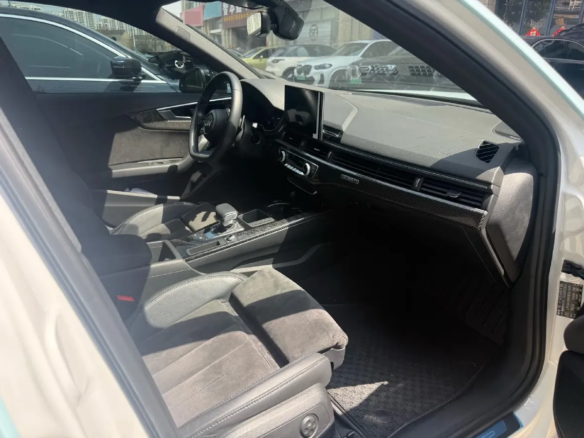 2022 Audi A4L 2.0T 252HP L4 7DCT,autocango,china used car exporter,china ev exporter,chinese used car exporter,chinese used ev exporter