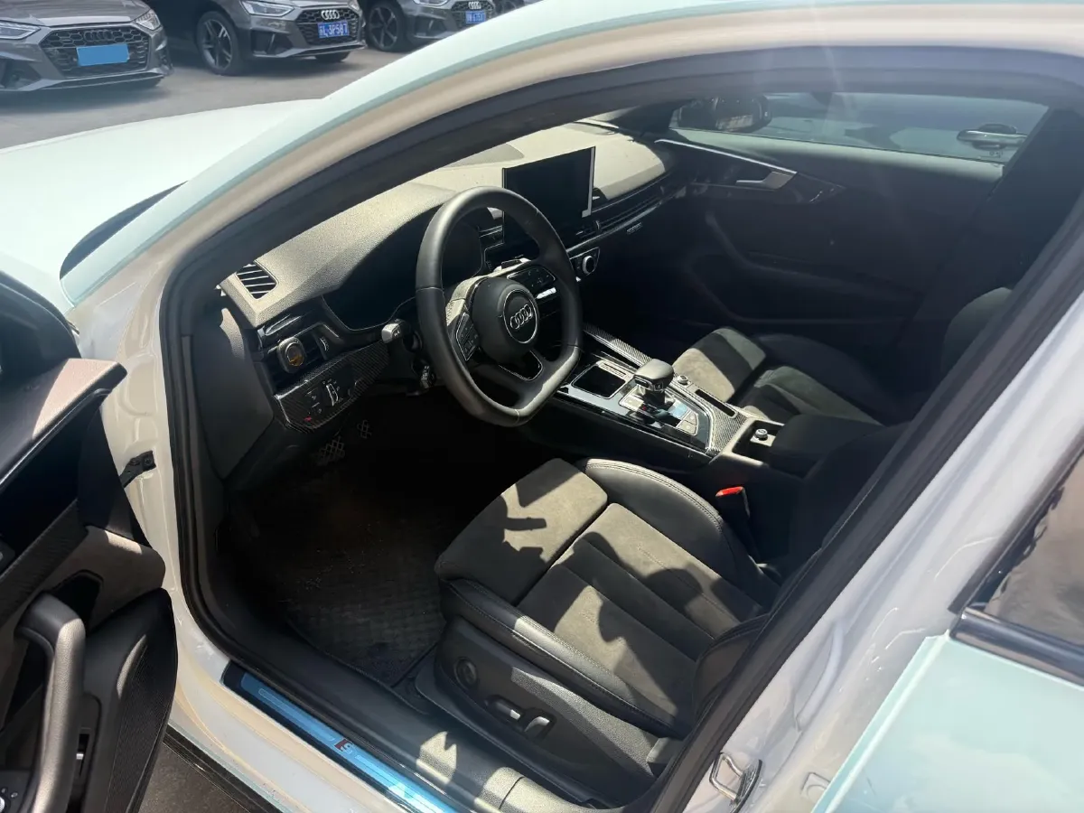 2022 Audi A4L 2.0T 252HP L4 7DCT,autocango,china used car exporter,china ev exporter,chinese used car exporter,chinese used ev exporter