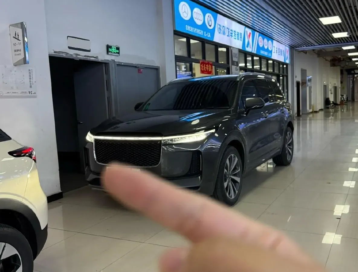 2020 Li ONE Range Extended 131HP REEV 40.5KWH,autocango,china used car exporter,china ev exporter,chinese used car exporter,chinese used ev exporter