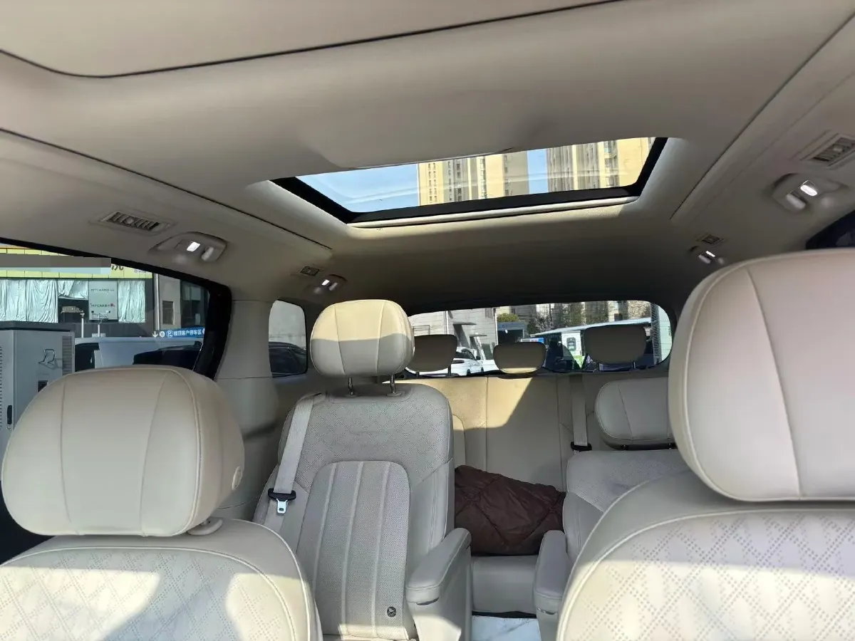 2022 Voyah Dream 1.5T 136HP L4 PHEV 25.57KWH,autocango,china used car exporter,china ev exporter,chinese used car exporter,chinese used ev exporter