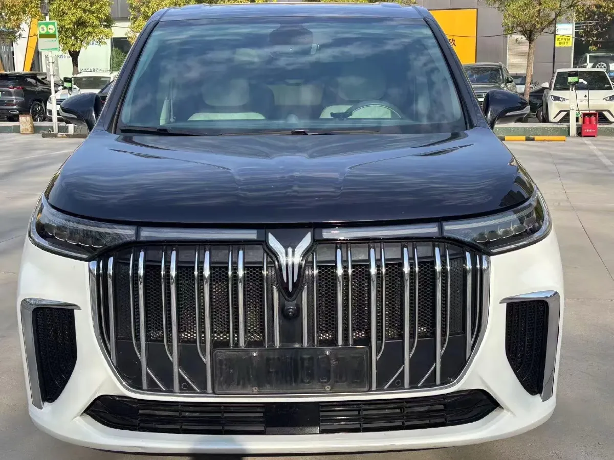 2022 Voyah Dream 1.5T 136HP L4 PHEV 25.57KWH,autocango,china used car exporter,china ev exporter,chinese used car exporter,chinese used ev exporter