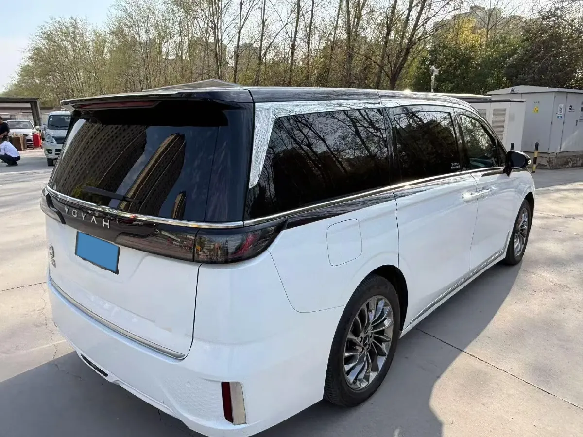 2022 Voyah Dream 1.5T 136HP L4 PHEV 25.57KWH,autocango,china used car exporter,china ev exporter,chinese used car exporter,chinese used ev exporter