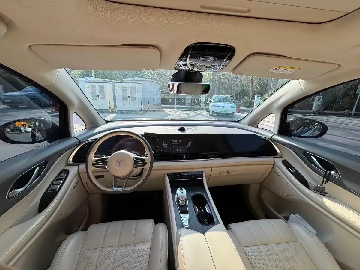 2022 Voyah Dream 1.5T 136HP L4 PHEV 25.57KWH,autocango,china used car exporter,china ev exporter,chinese used car exporter,chinese used ev exporter