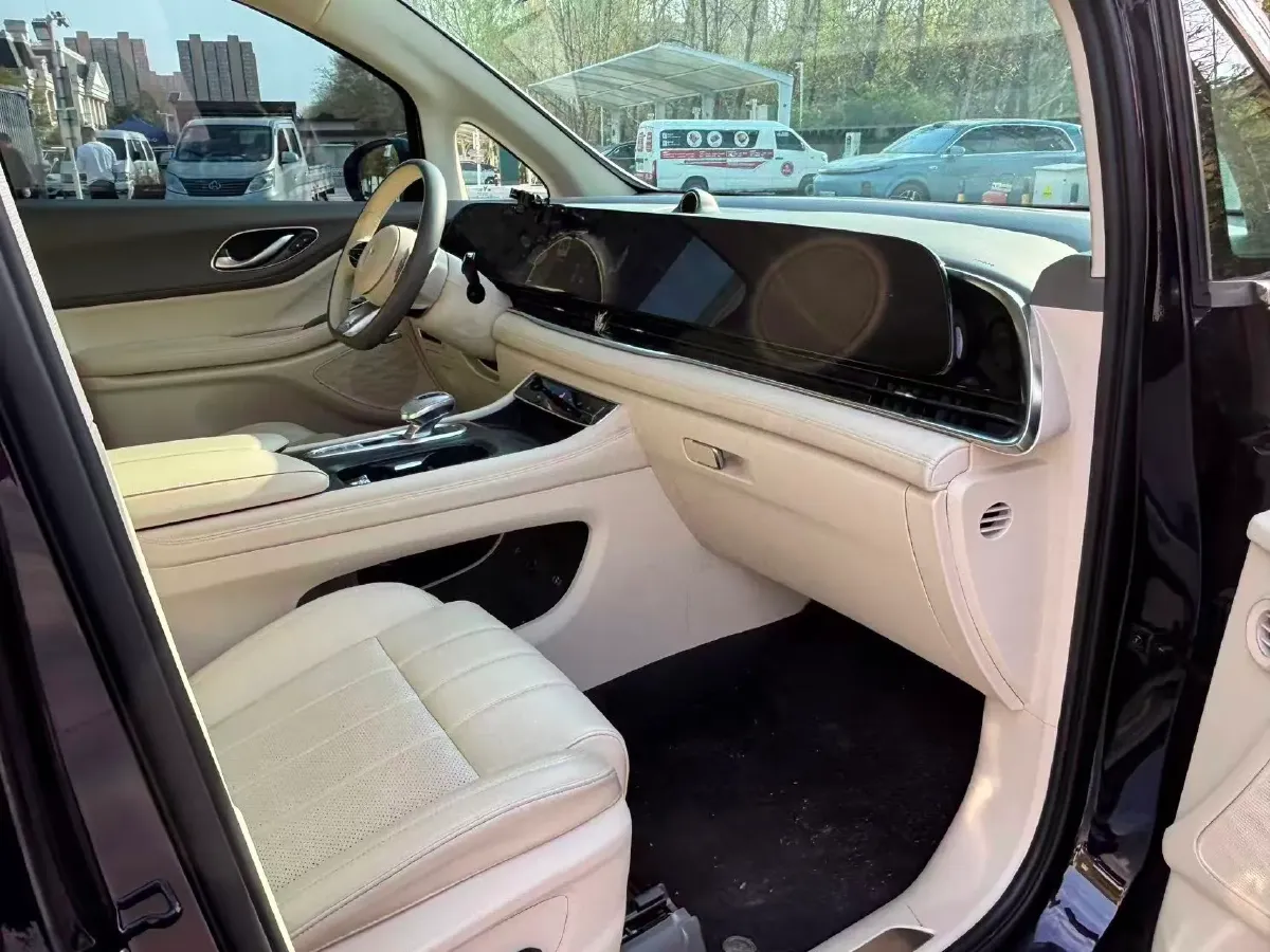 2022 Voyah Dream 1.5T 136HP L4 PHEV 25.57KWH,autocango,china used car exporter,china ev exporter,chinese used car exporter,chinese used ev exporter