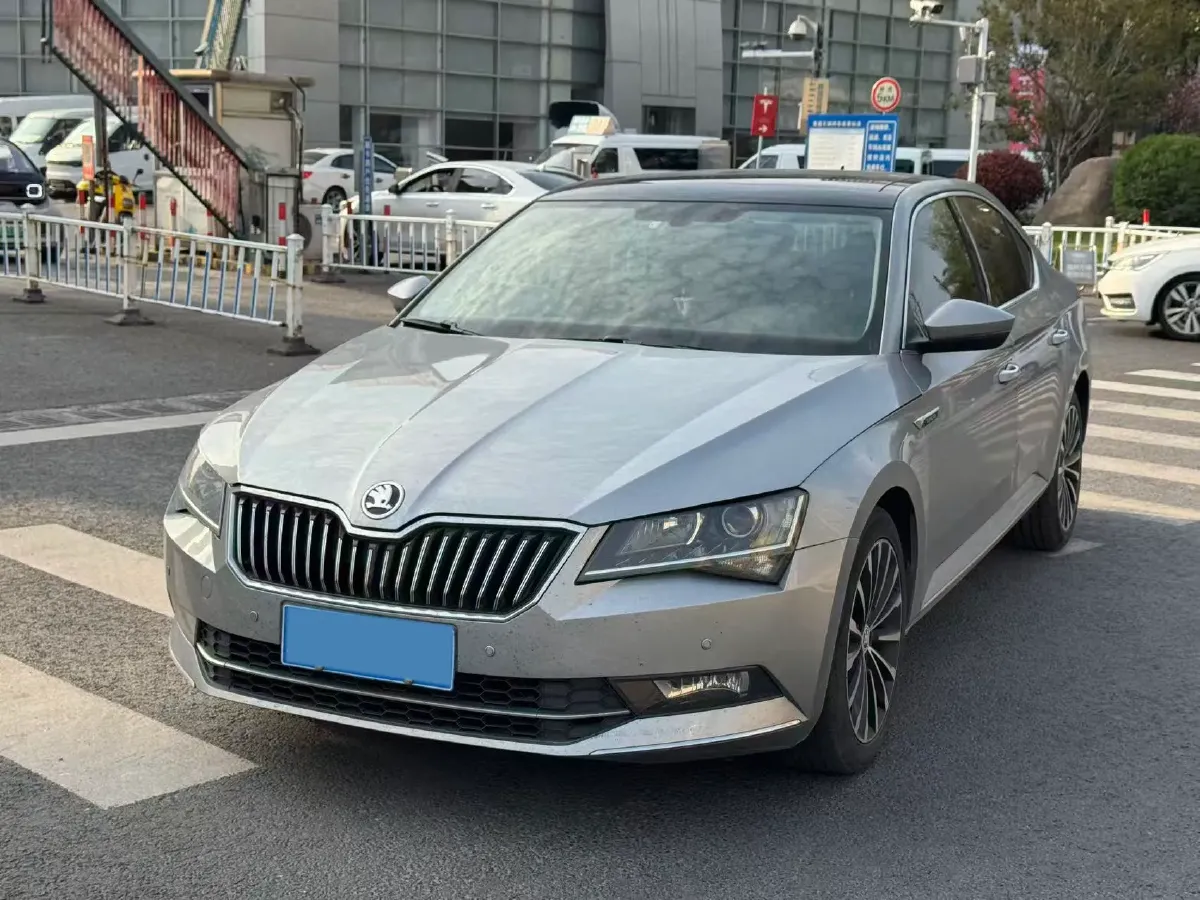 2019 Skoda Superb 1.4T 150HP L4 7DCT,autocango,china used car exporter,china ev exporter,chinese used car exporter,chinese used ev exporter