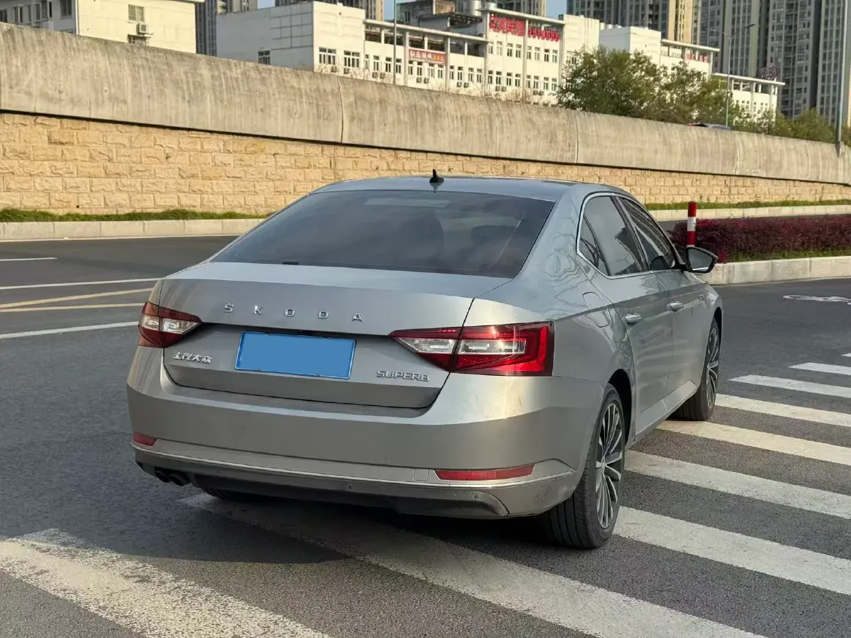 2019 Skoda Superb 1.4T 150HP L4 7DCT,autocango,china used car exporter,china ev exporter,chinese used car exporter,chinese used ev exporter