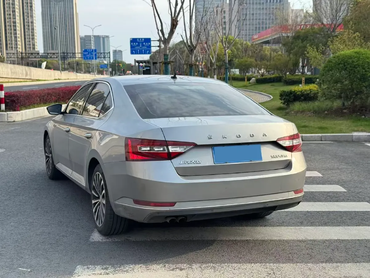 2019 Skoda Superb 1.4T 150HP L4 7DCT,autocango,china used car exporter,china ev exporter,chinese used car exporter,chinese used ev exporter
