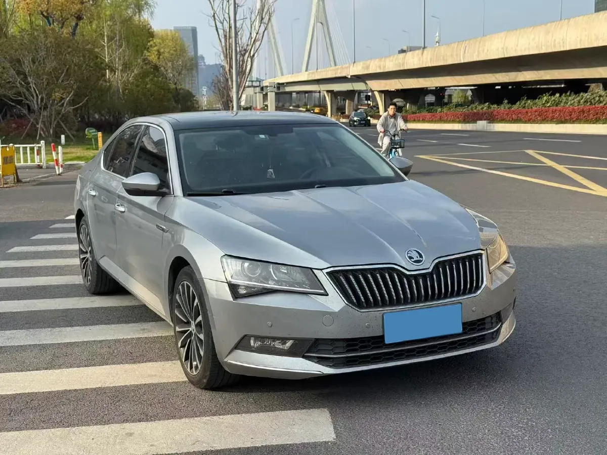 2019 Skoda Superb 1.4T 150HP L4 7DCT,autocango,china used car exporter,china ev exporter,chinese used car exporter,chinese used ev exporter