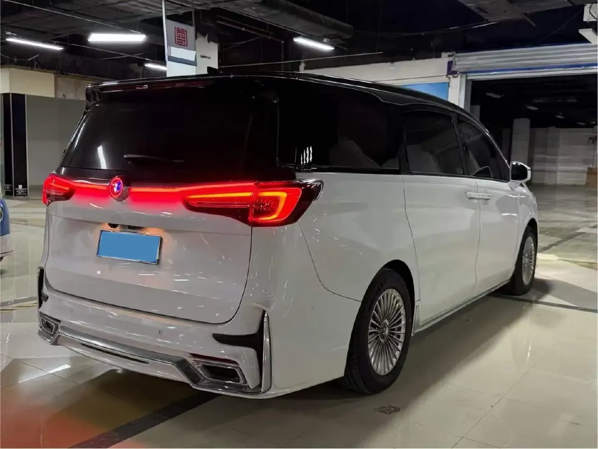 2022 Buick GL8 2.0T 237HP L4 9AT,autocango,china used car exporter,china ev exporter,chinese used car exporter,chinese used ev exporter