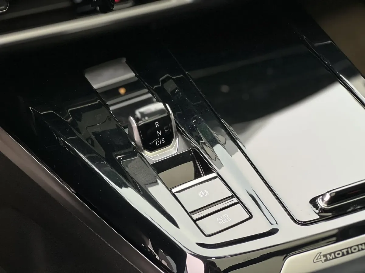 2024 Volkswagen Talagon 2.0T 220HP L4 7DCT,autocango,china used car exporter,china ev exporter,chinese used car exporter,chinese used ev exporter