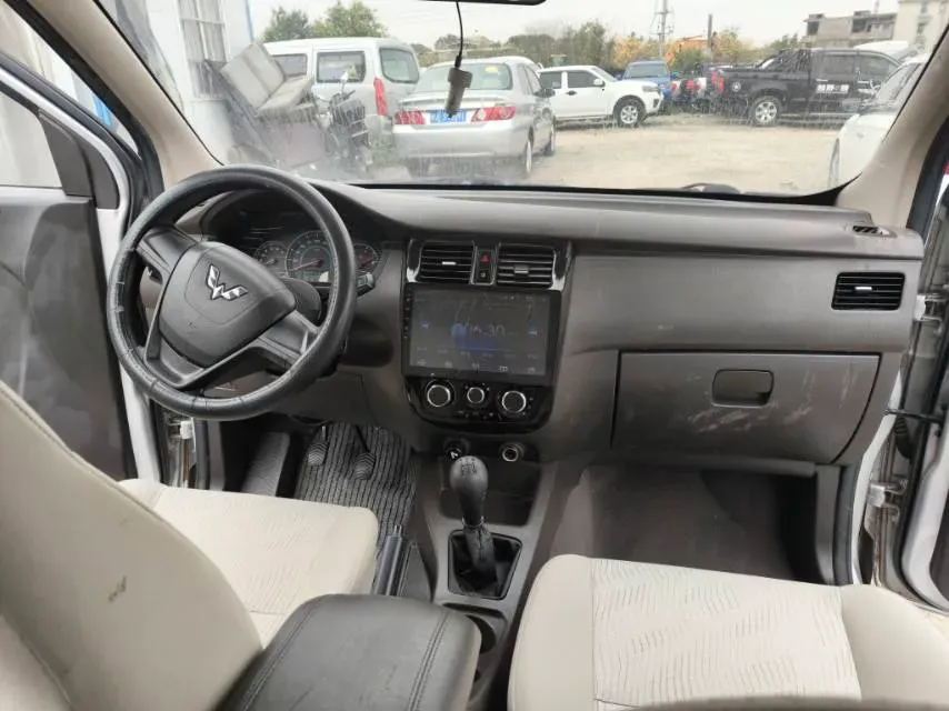 2016 WuLing RongGuang V 1.5L 112HP L4 5MT,autocango,china used car exporter,china ev exporter,chinese used car exporter,chinese used ev exporter