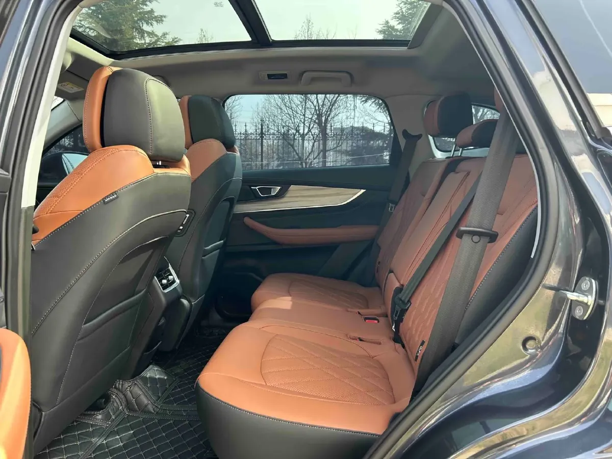 2022 Chery Tiggo 8 Plus 1.6T 197HP L4 7DCT,autocango,china used car exporter,china ev exporter,chinese used car exporter,chinese used ev exporter